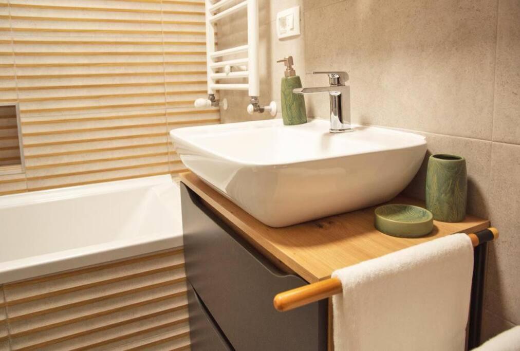 5 Dream Apartment 5 Cu Parcare Privata Орадя Экстерьер фото