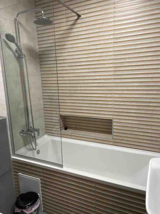 5 Dream Apartment 5 Cu Parcare Privata Орадя Экстерьер фото