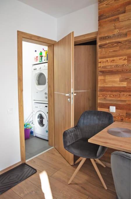 5 Dream Apartment 5 Cu Parcare Privata Орадя Экстерьер фото