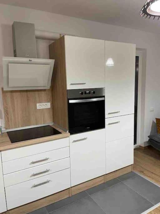 5 Dream Apartment 5 Cu Parcare Privata Орадя Экстерьер фото